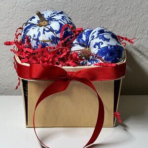 Chinoiserie Pumpkin Ornaments in Berry Basket-BNIB